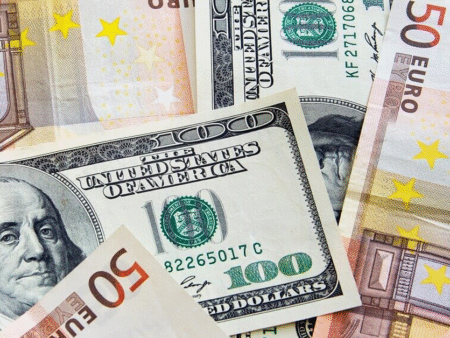 EUR/USD remains under pressure as Eurozone inflation softens