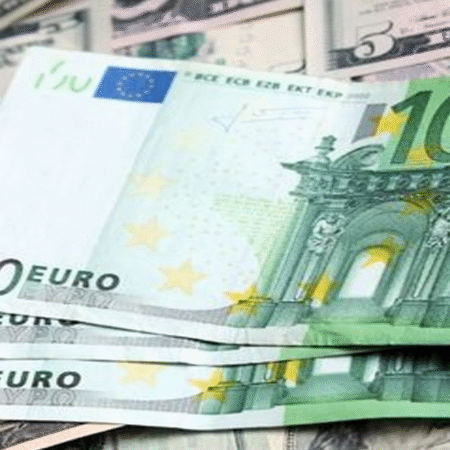 EUR/USD Holds Near Monthly Lows as Focus Shifts to the Federal Reserve
