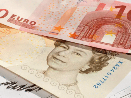 EUR/GBP holds above 0.8800 ahead of key Eurozone data and BoE policy decision