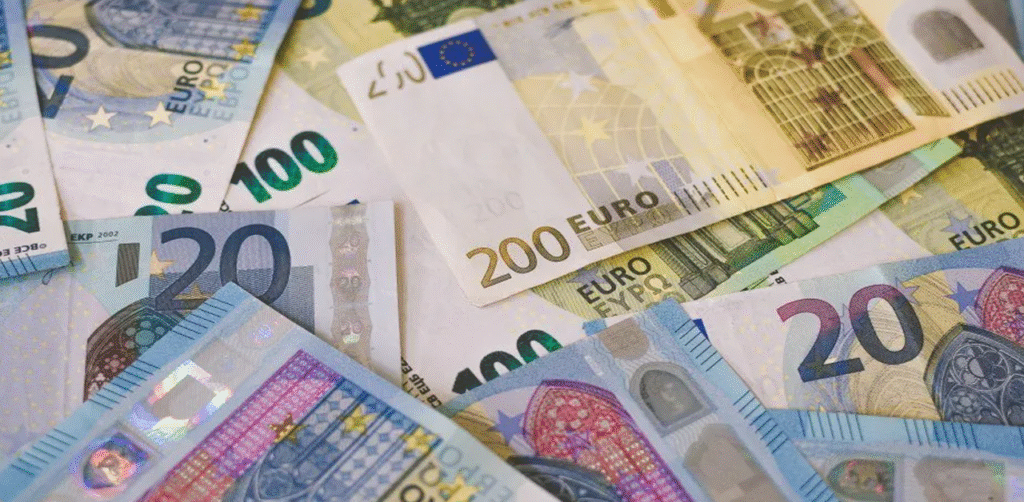 EUR/USD Holds Below 1.1600 as Fed Rate Cut Bets Strengthen